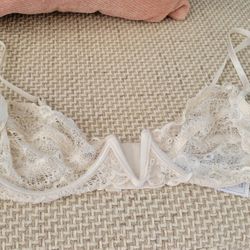 Delicate Lace Underwire Bra Set