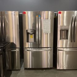 28 Cubic Ft. Stainless Steel Bottom Freezer With 2 Ice Makers‼️‼️