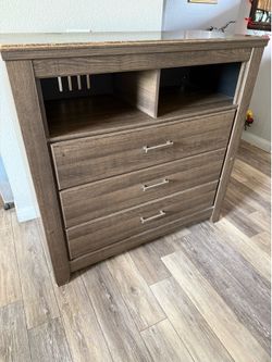 Walker dresser