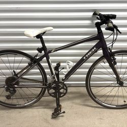 2013 Trek 7.6 FX 17” Medium Frame. Mint Condition!