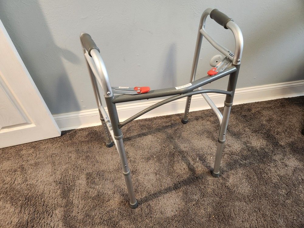 Drive Deluxe Lightweight Folding Walker

