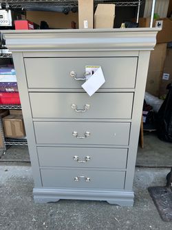 Gray 5-Drawer Chest Dresser