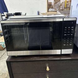BLACK+DECKER Countertop Microwave Oven 0.9 Cu Ft, 6 Auto Menus, Child Lock, Memory Function, 10 Power Levels