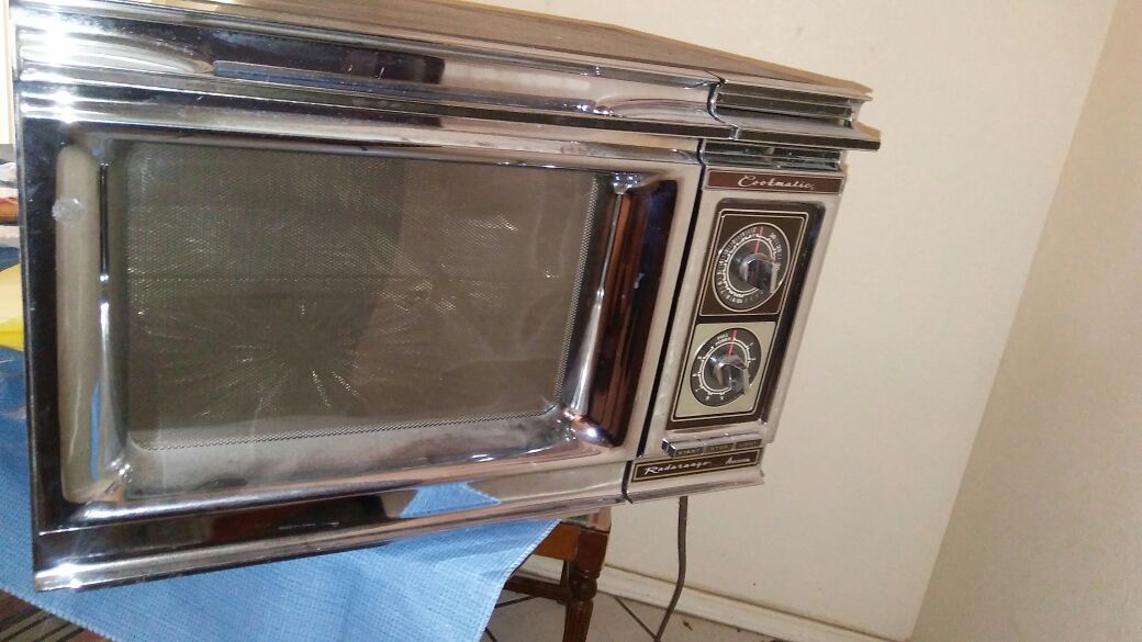 Throwback microwave oven