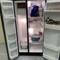 Refrigerator 
