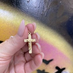 14k CROSS CHARM 