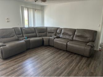 Power Reclining Leather Sectional w/ USB Chargers, Cup Holders & Storage - Excellent Condition