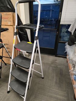 4-Step Folding Step Ladder with Handle