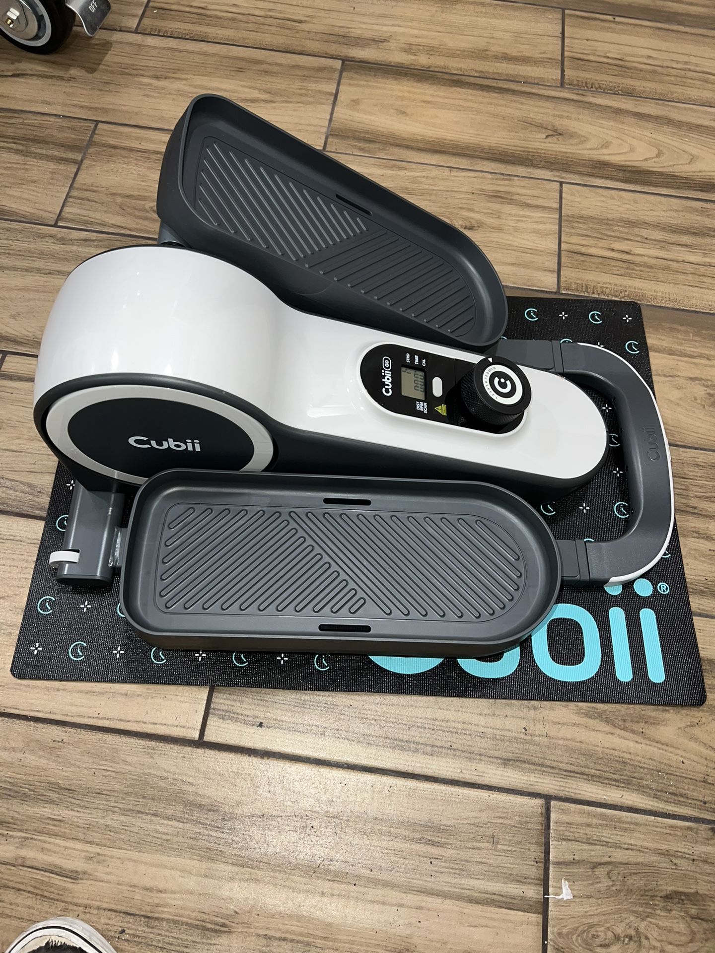 Cubii Go Seated Elliptical White Teal Or Blue for Sale in Hemet, CA ...