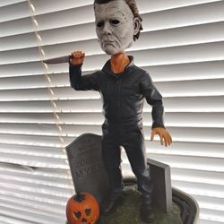 Micheal Myers Bobble Head Statue 10$