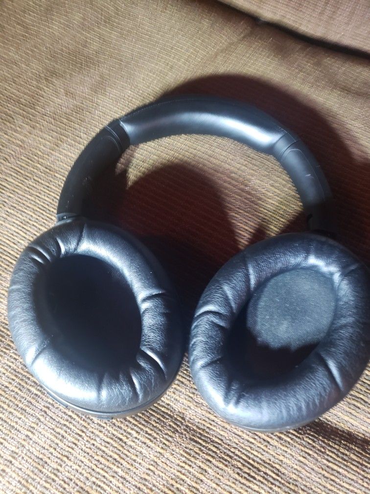 Sony Wh1000xm4 Noise Canceling Headphones/ Works with Sony app (OBO)