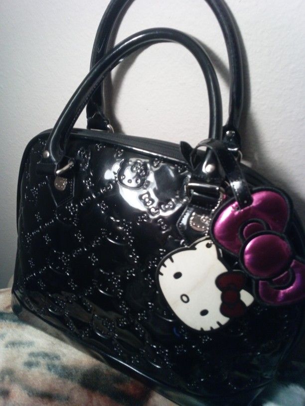 ADORABLE HELLO KITTY PATENT HANDBAG – SHINY BLACK EMBOSSED DESIGN + BOW CHARM