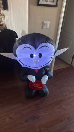 Light up vampire Halloween decoration blow up 4 feet indoor outdoor