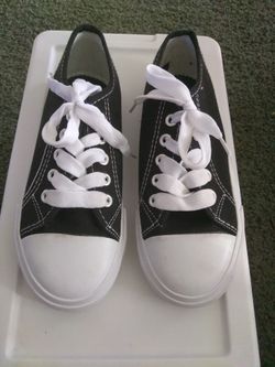 Girls black shoes