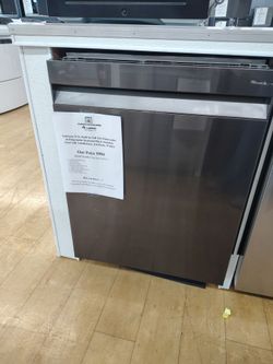 $984 Samsung 24 in built in dishwasher with third rack and auto release