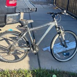 Trek 4300 Men's Aluminum Mountain Trail Bike *Lightweight 26" wheels, 24Speed, Trek Bike-make Offer-as Is