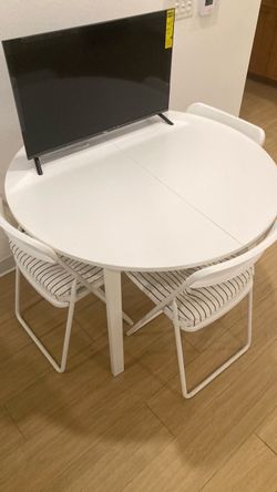 White Round Dining Table with 4 Chairs