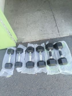 NEW SET KETLLE BELLS.