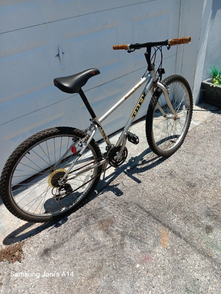 Vintage TREK 800 Hybrid 26 Inch