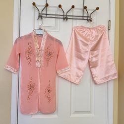 Girl’s Vietnamese Outfit Size 4
