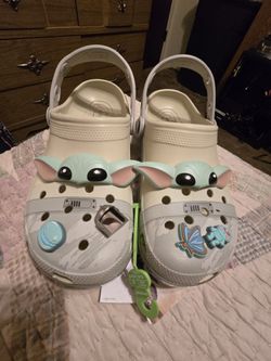BRAND NEW UNISEX CROCS WITH TAGS SIZE 10 IN MEN OR 12 WOMENS SEE ALL PICS