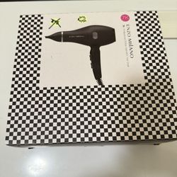 NIB Blow Dryer With Attachments 