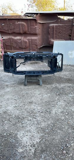 2015/20 GMC Yukon. Genuine front radiator core support assembly
