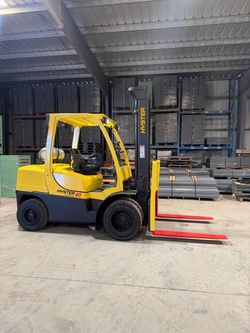 2017 Hyster 8,000 lbs capacity forklift