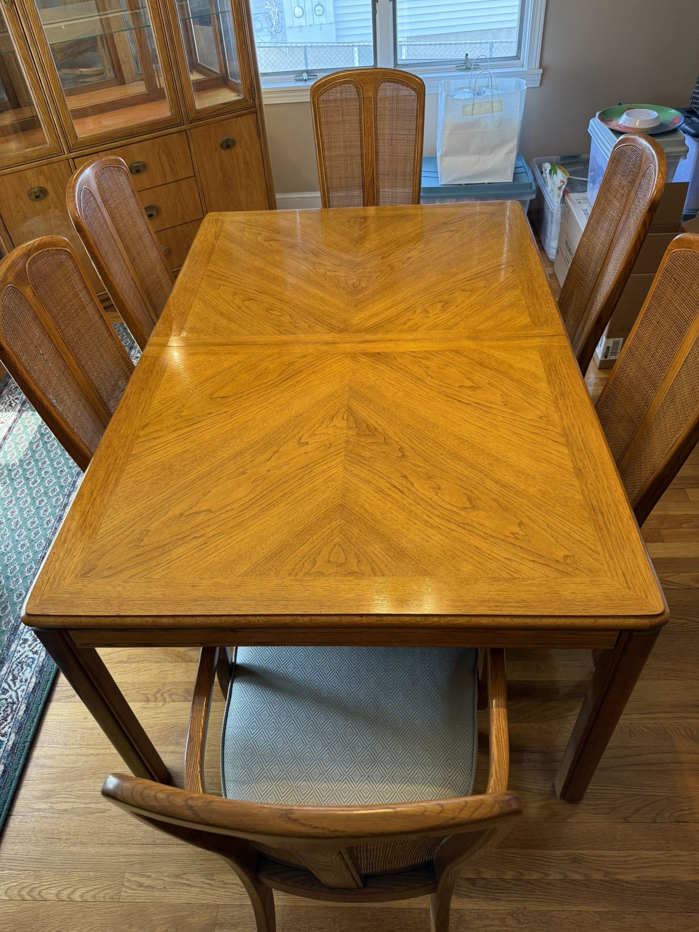 Full Dining Room Set In Great Condition