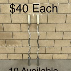 EZ Curl Bar For Weightlifting, Hip Thrusts, Squats & Lunges