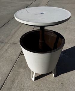 TABLE TOP ICE CHEST