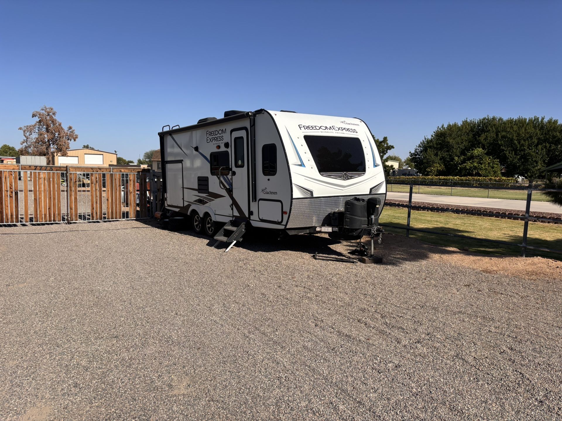 2020 Coach Travel Trailer M-195rbs