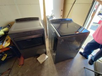 Whirlpool Washer & Gas Dryer