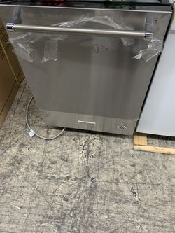 Kitchen aid dishwasher in stainless steel new open box