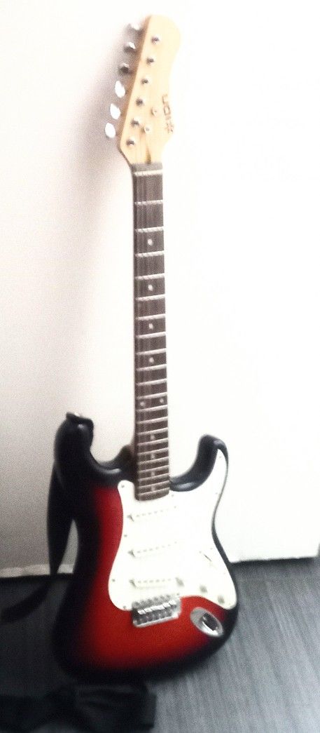 Strat Style Electric Guitar