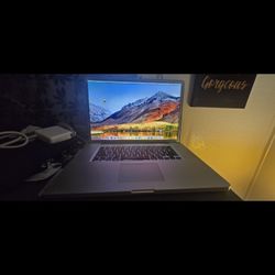 Macbook 17 Pulgadas  8 Ram Trabaja 