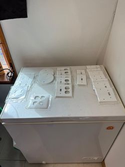 NOS Leviton Light Switch & Receptacle White Plastic Covers OBO