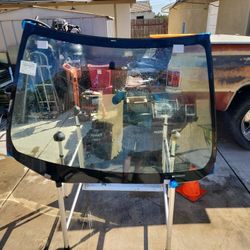 Toyota Corola Windshield