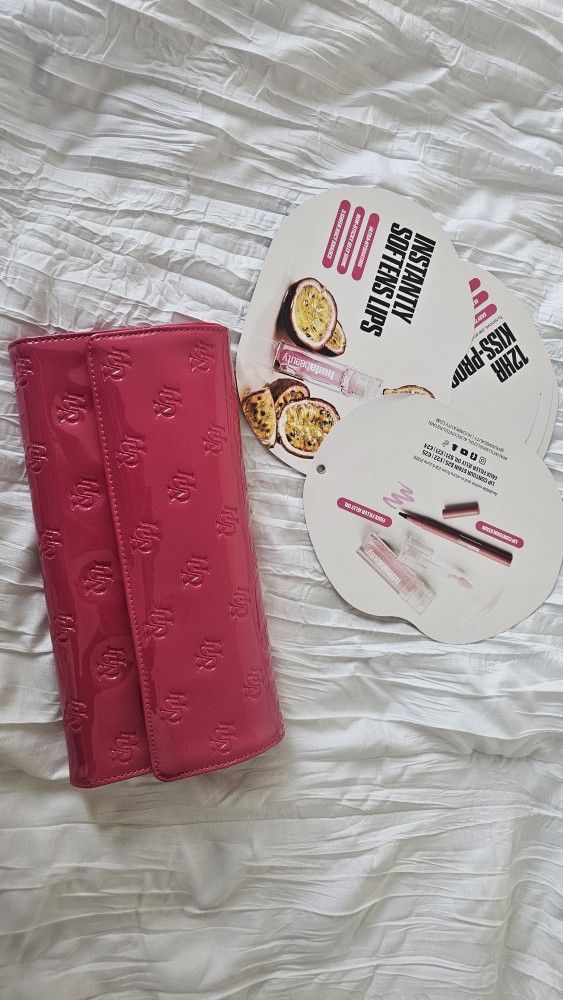 Exclusive Huda Beauty Makeup Bagโจ