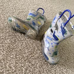 Kids Rain boots Size 7 