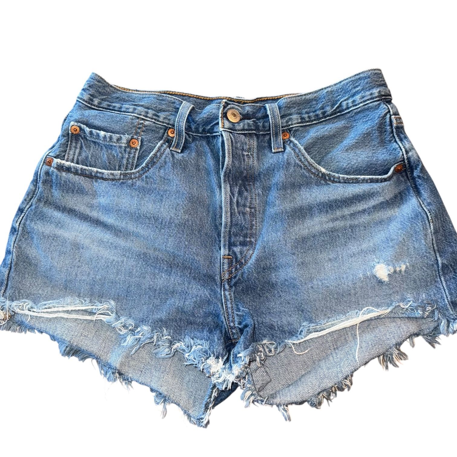 Levi's 501 Original Fit Women's High-Rise Frayed Jean Denim Shorts Size 28 The product is a pair of Levi's 501 Original Fit Women's High-Rise Fraye