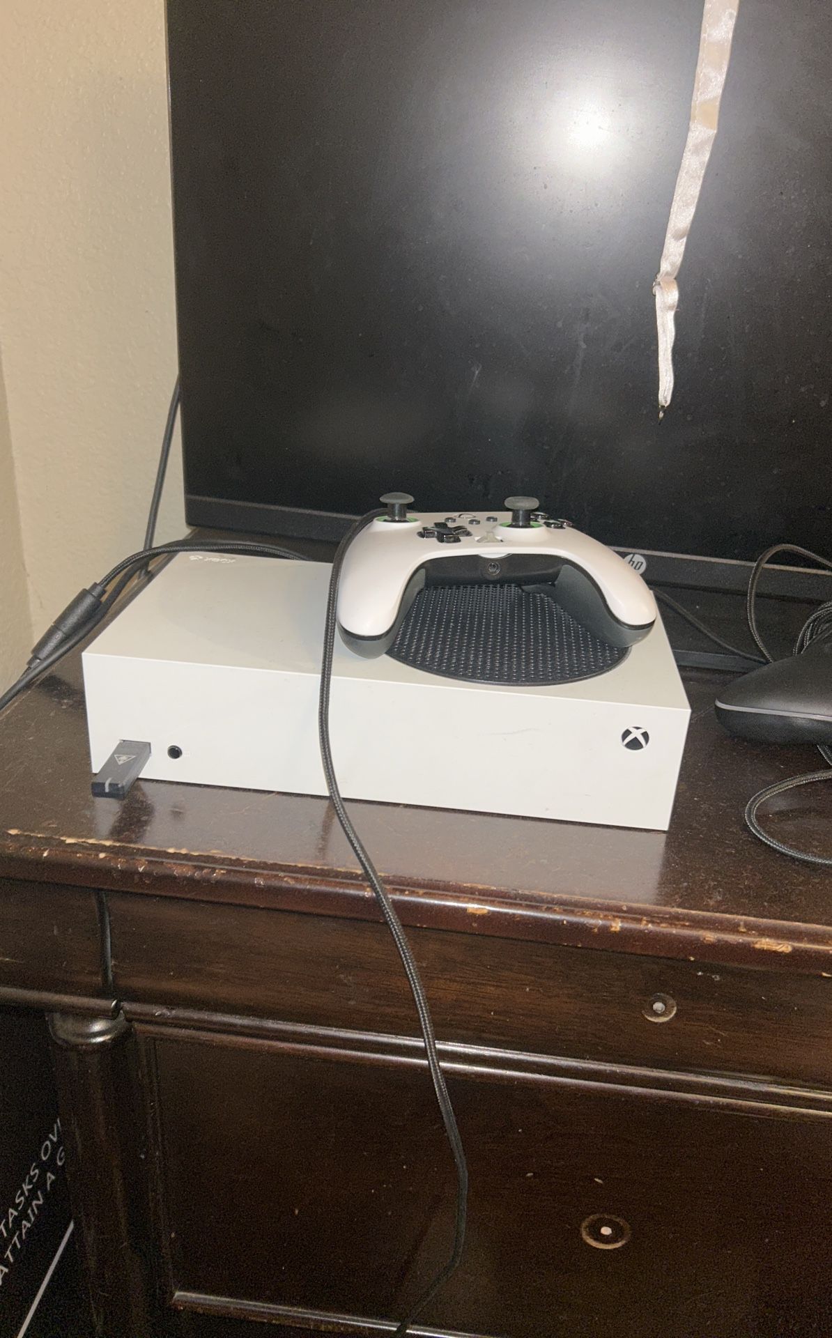 Xbox Series S,headset And 2 Wired Controllers