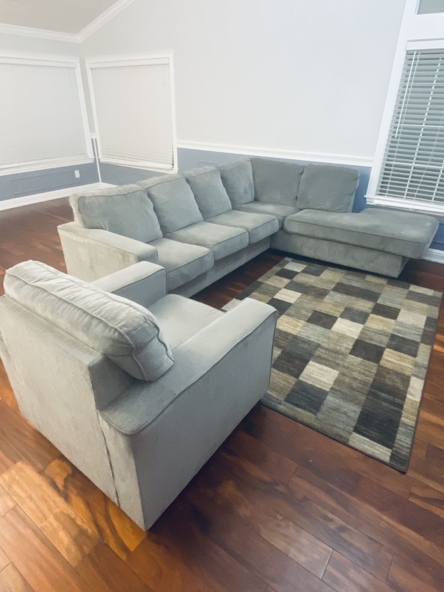 Gray Sectional Sofa with Chaise – Excellent Condition(Moving Sale)