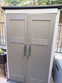Rubbermaid storage
