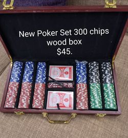New in Wood Box 300 piece Poker Set
