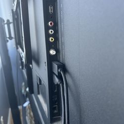 Sharp - 65" Class - LED - 2160p - Smart - 4K UHD TV with HDR Roku TV