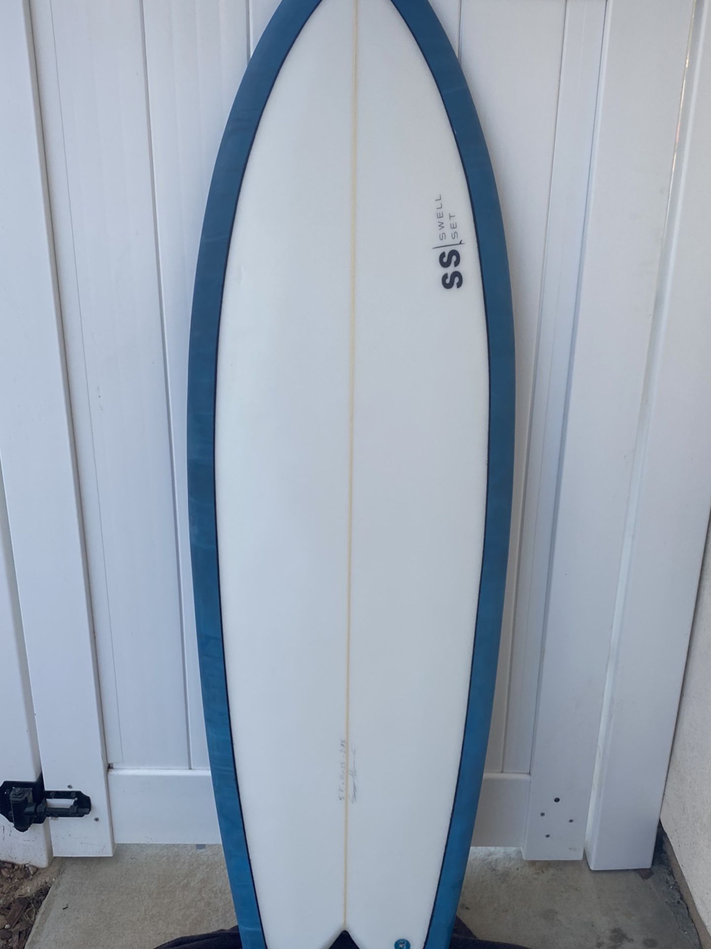 5’7” Swell Set Fish Surfboard