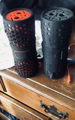 Bluetooth Speakers (Water Resistant) 2 for 20$