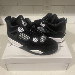 Jordan 4 White Thunder