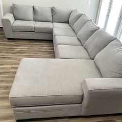 Living Spaces Delano 3 Piece Sectional w/ Right Facing Chaise, Silver/Gray Linen Performance Fabric